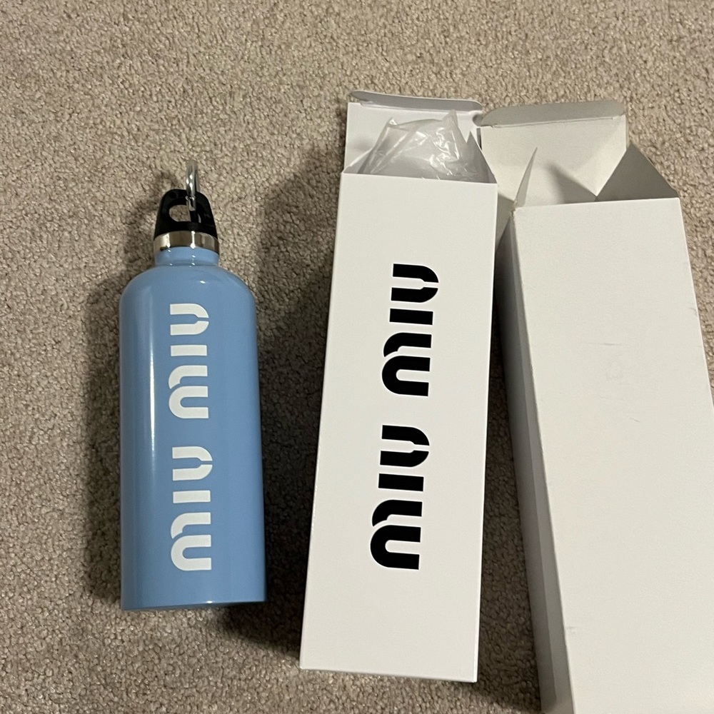 Miu Miu Stainless steel water bottle 500ml Brand new in box Logo W snap-hook GWP